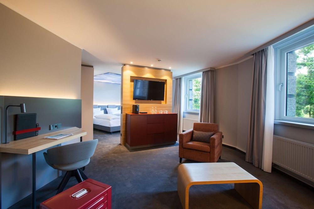 Hotel Atlantic Airport 4*